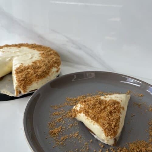 lemon lime cheesecake with ginger biscuit base and biscuit crumble on top