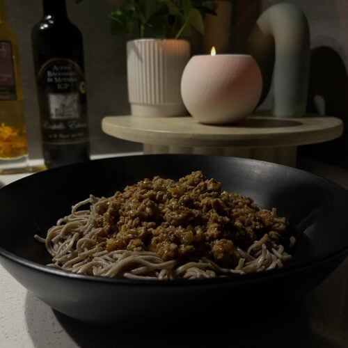 thai pork mince with red curry on soba noodles