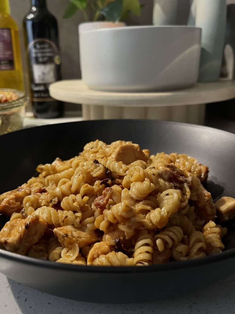 chicken bacon pasta bake with sundried tomatoes